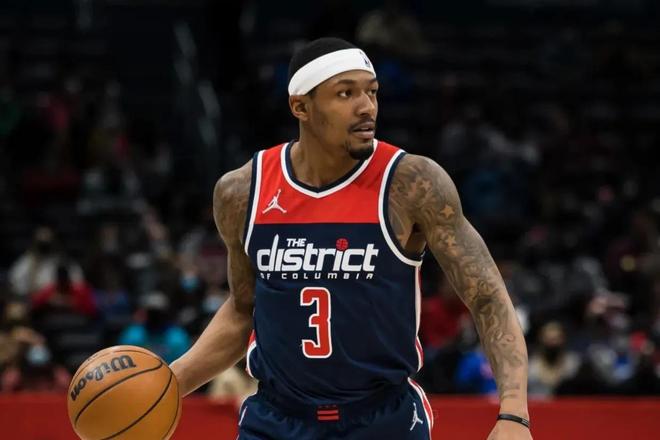 脱颖而出的 脱颖而出的